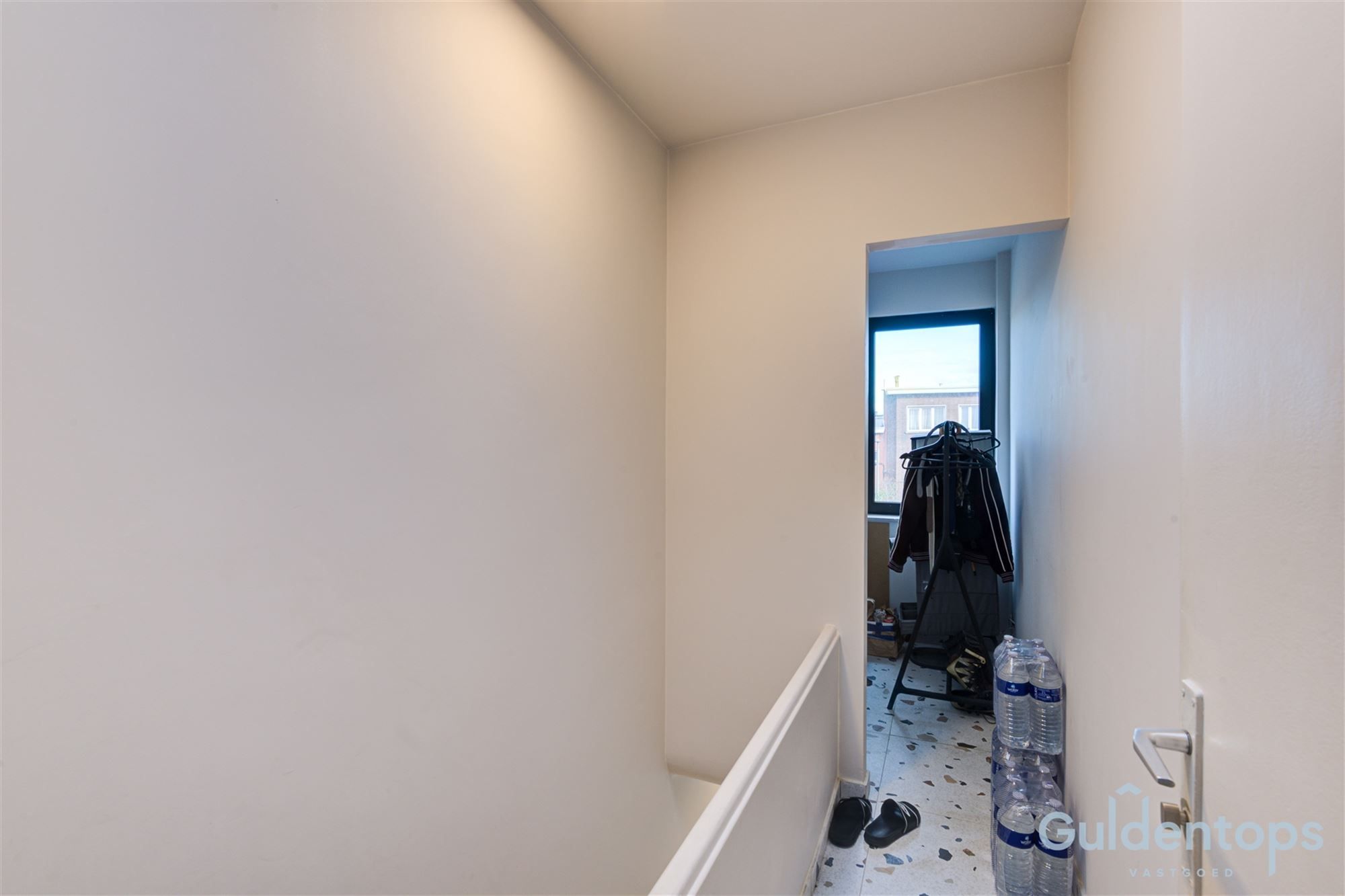 Knap gebouw bestaande uit 2 appartementen én magazijn foto 24