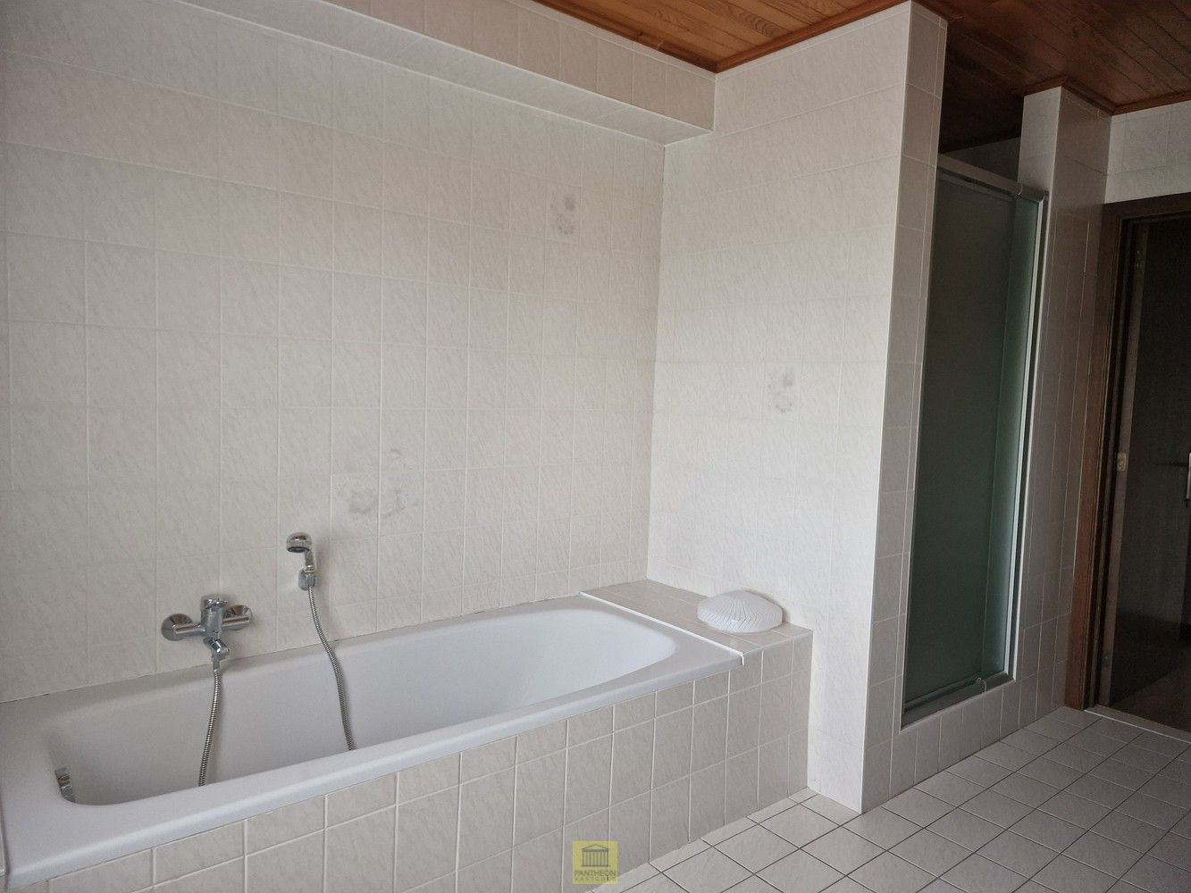 Degelijke halfopen bebouwing, rustig gelegen! foto 24