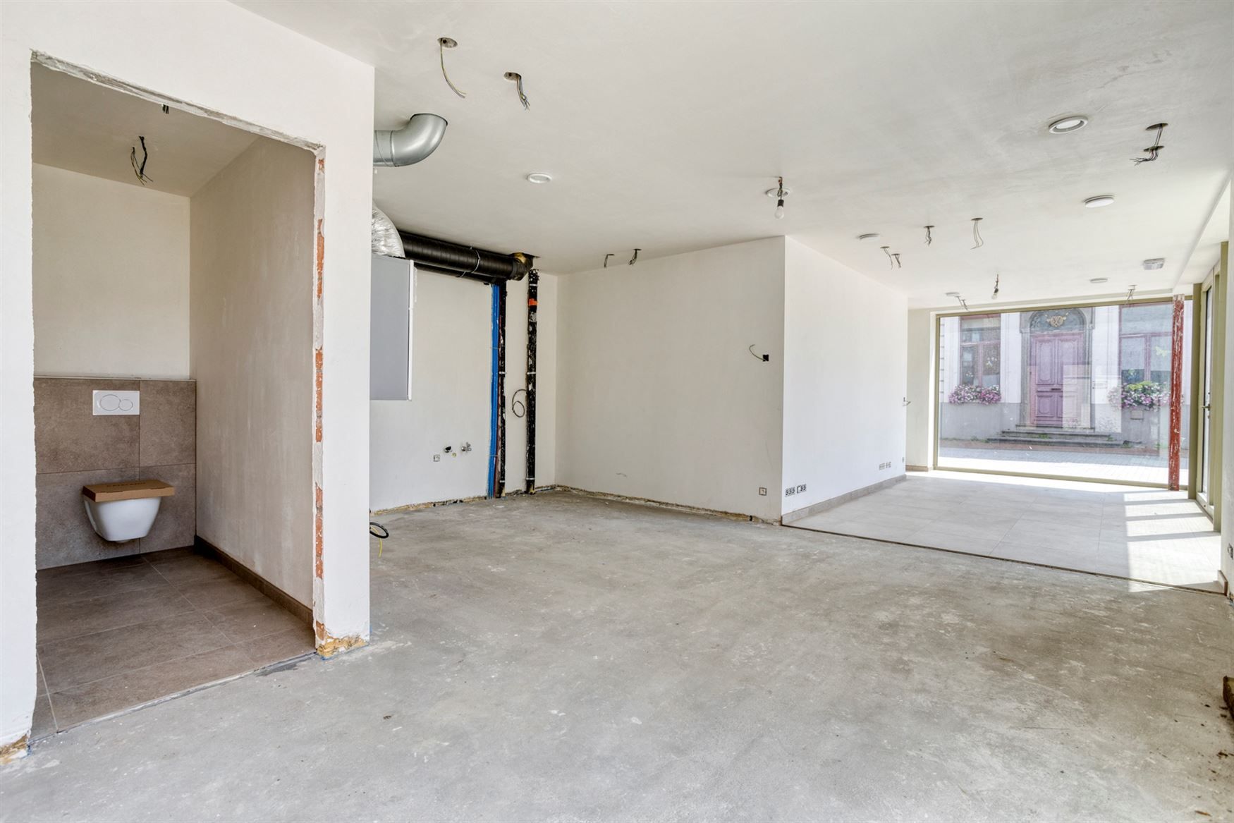 Gelijkvloers handelspand gelegen op toplocatie foto 6