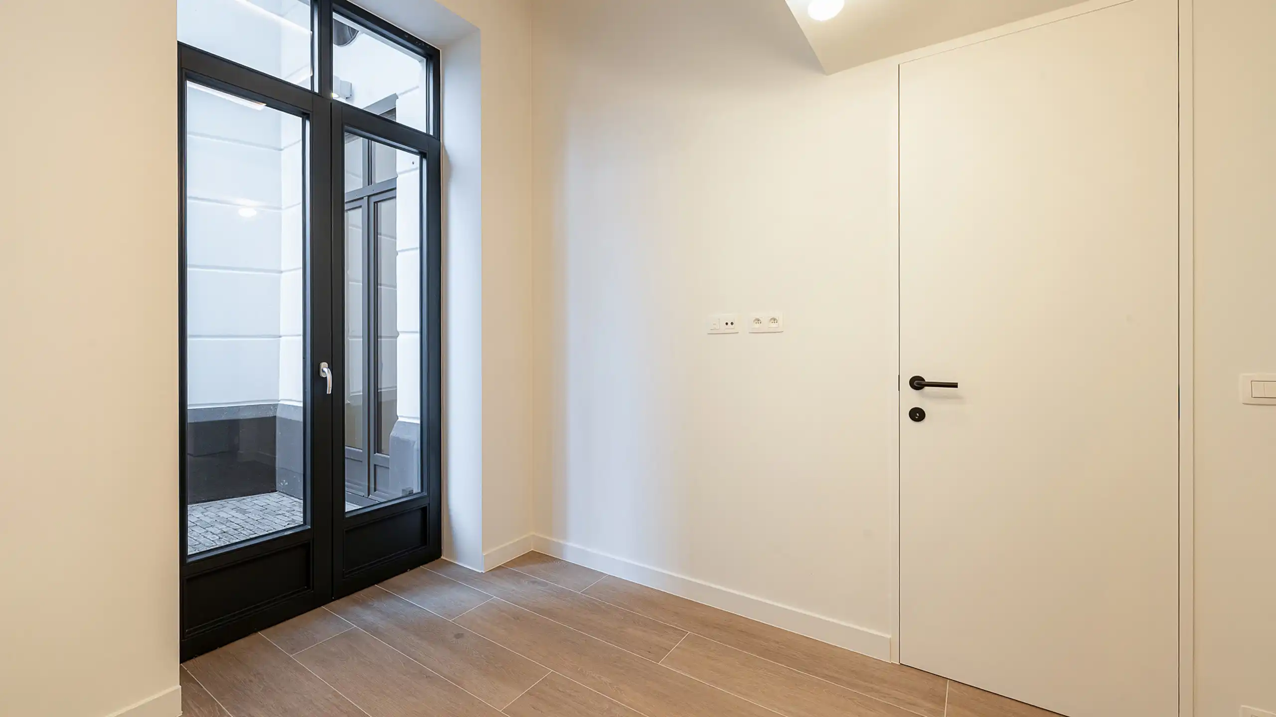 Nieuwbouwappartement met prachtig zicht op Lakeside  foto 23