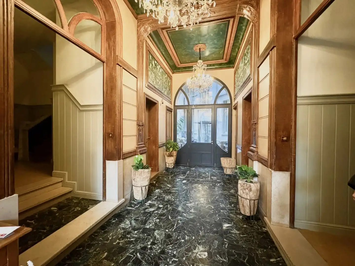 Elegante en instapklare 2-slaapkamerappartement in het groeiende Zurenborg foto 13