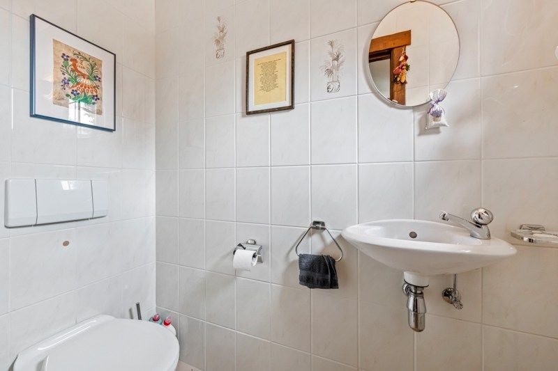 Charmante woning op hoekperceel van 551 ca met veel potentieel foto 11