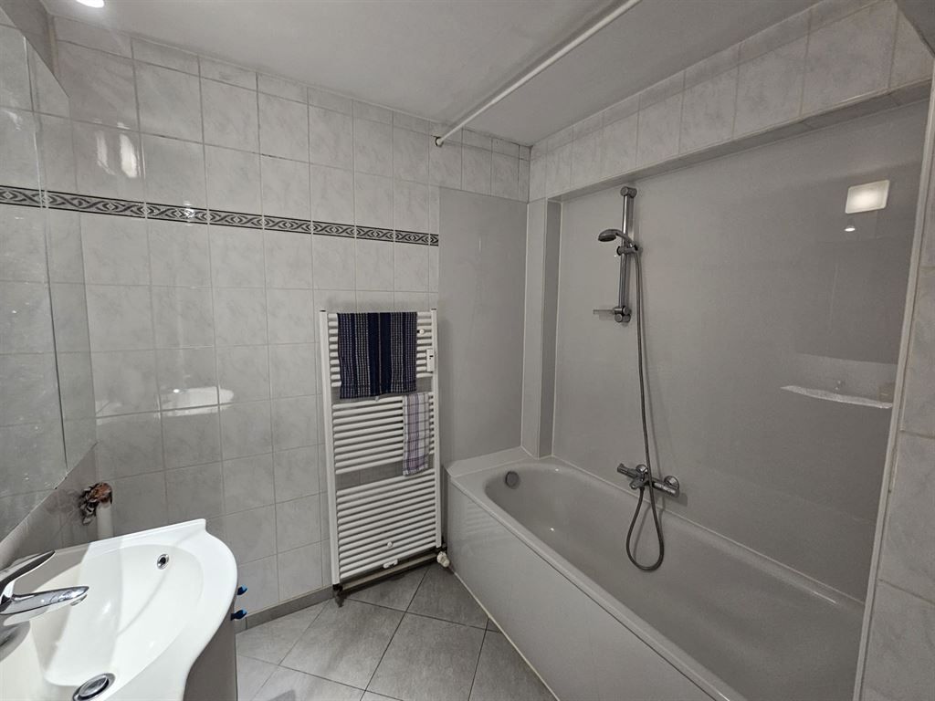 Gerenoveerd appartement met garagebox foto 10