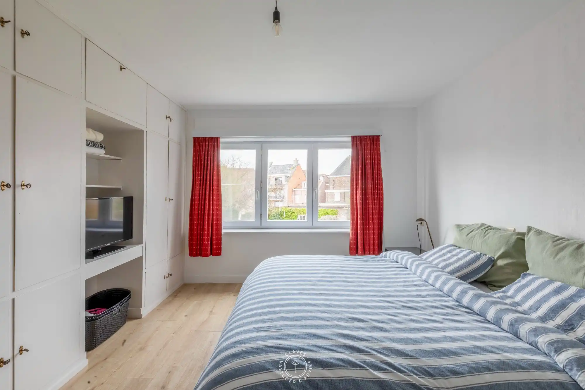 Prachtige bel-etage woning met parkeerplaats en garage in hartje Temse foto 13