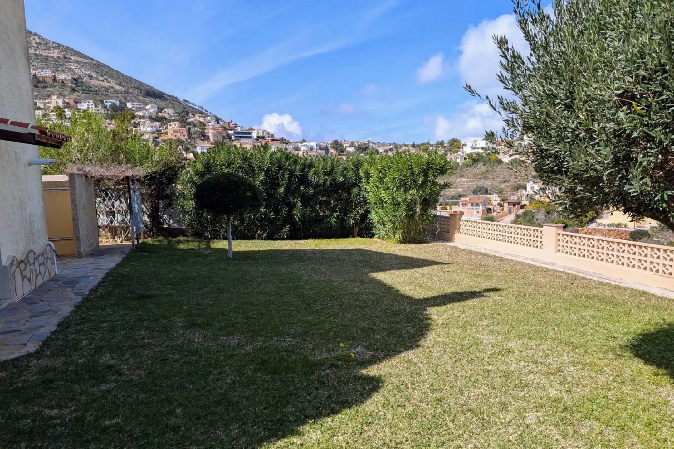 Casalina España stelt te koop villa op Cumbre del Sol  foto 29