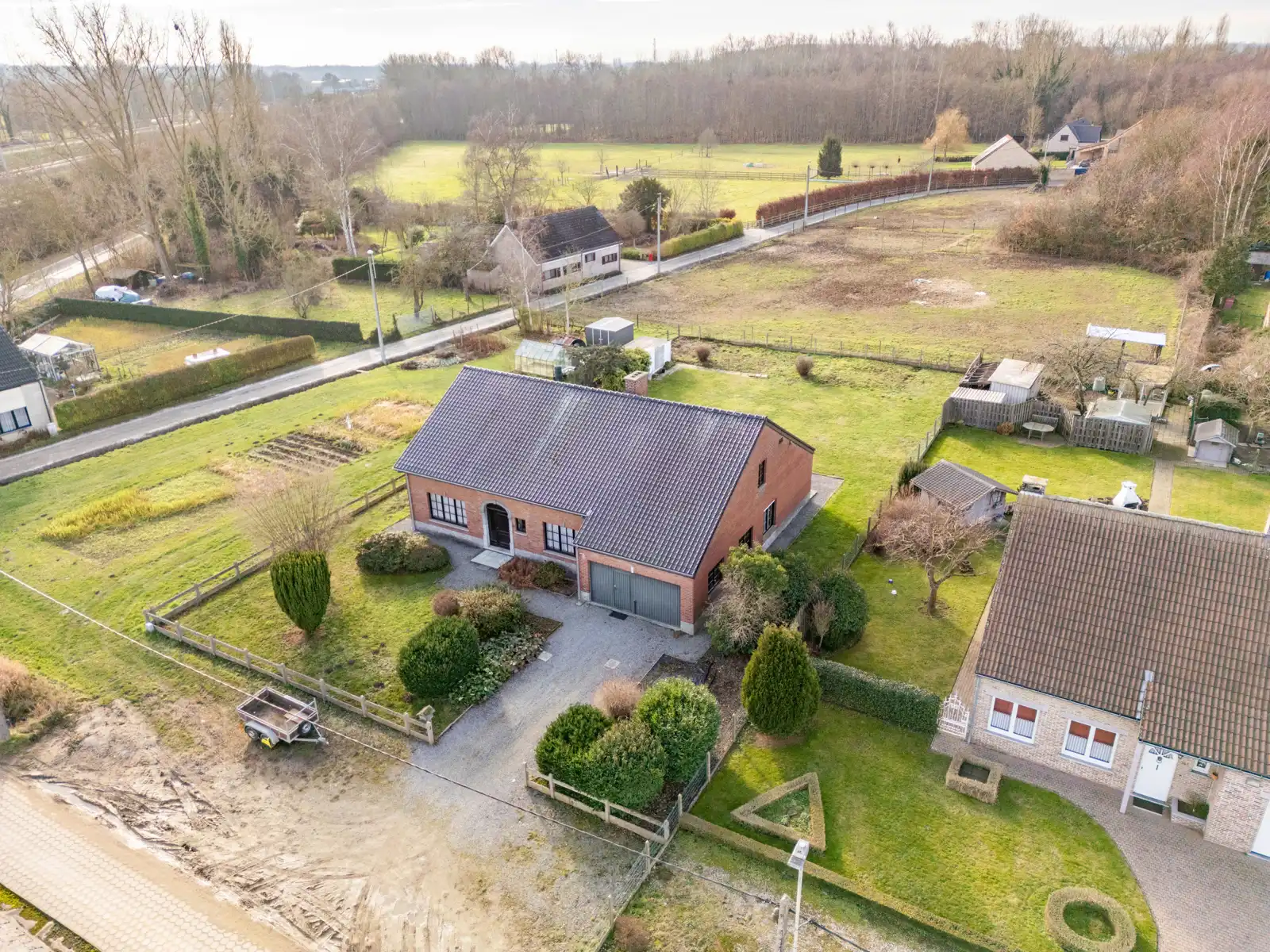 Hoofdfoto van de publicatie: Landelijke villa met 3 slaapkamer, 2 badkamers en garage