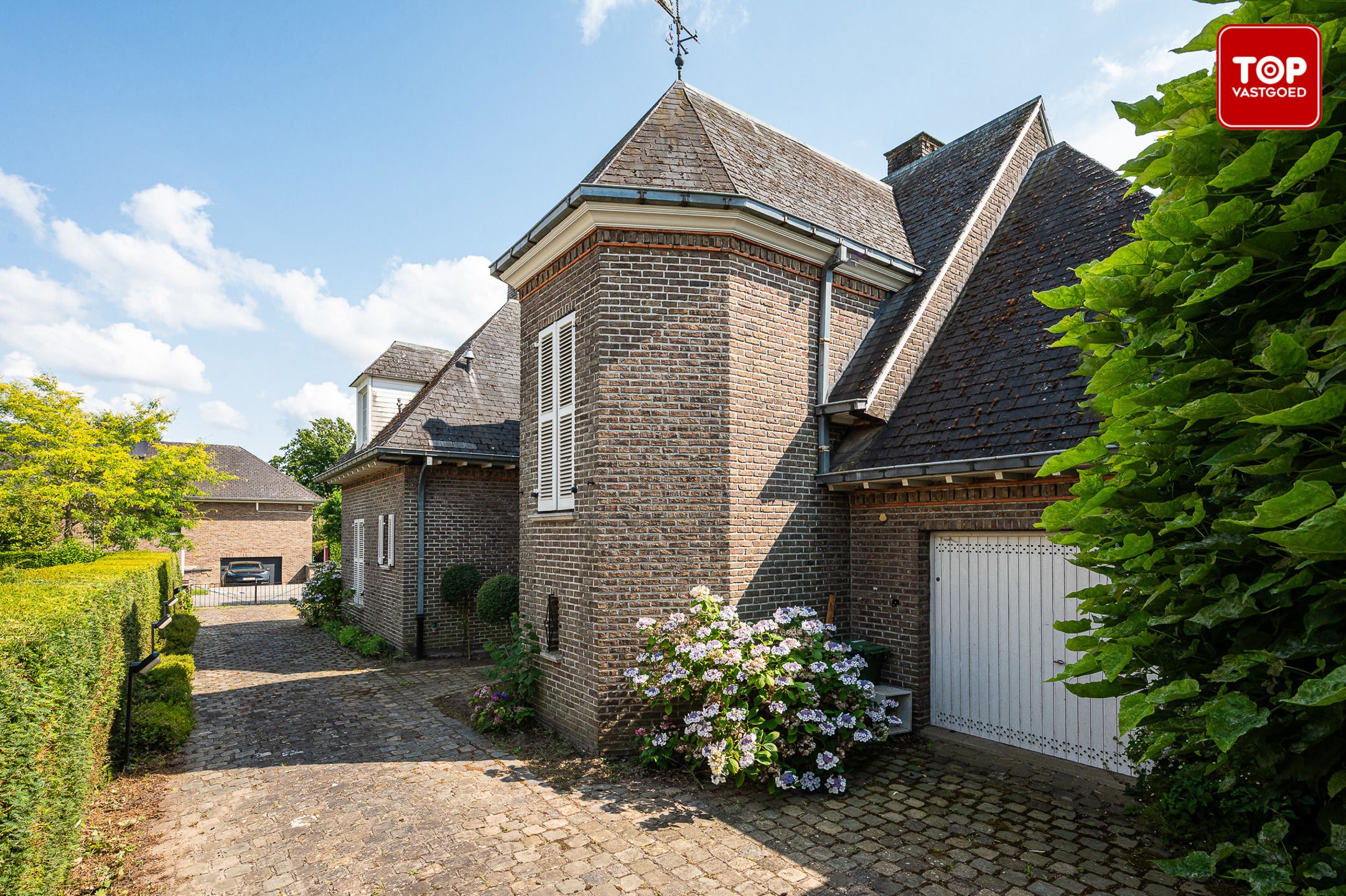 Karaktervolle woning met 3 slaapkamers, bureau en prachtige tuin in rustige, doodlopende straat foto 2