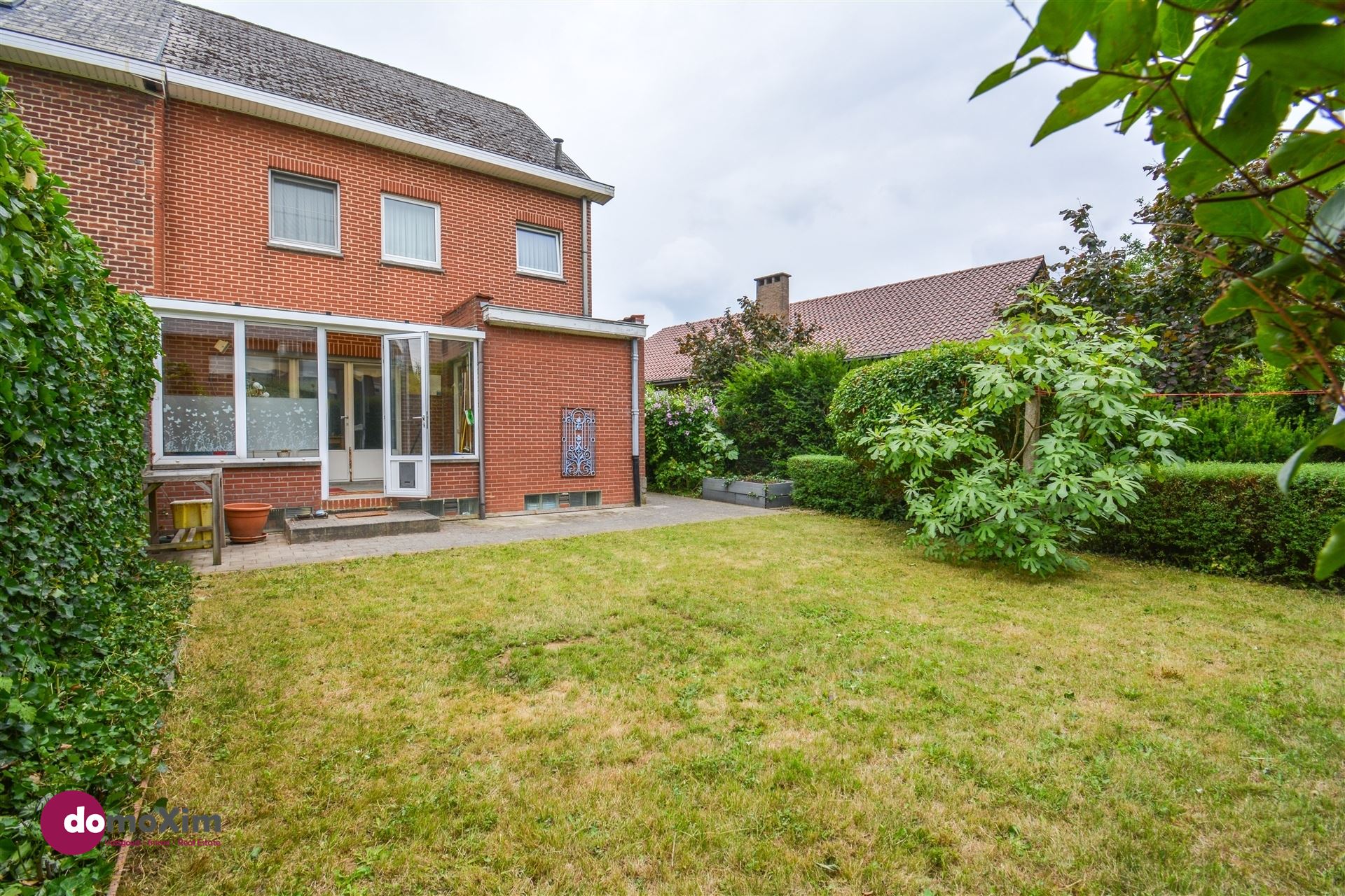 Ruime gezinswoning met centrale en rustige ligging in een residentiële villawijk foto 2