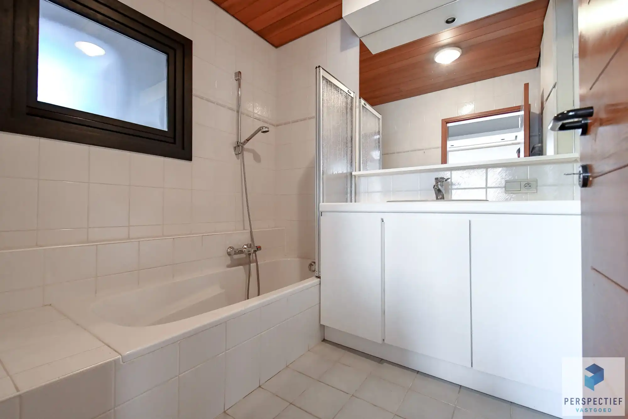 Centraal gelegen ruime woning met 3 slaapkamers - garage en grote tuin foto 10