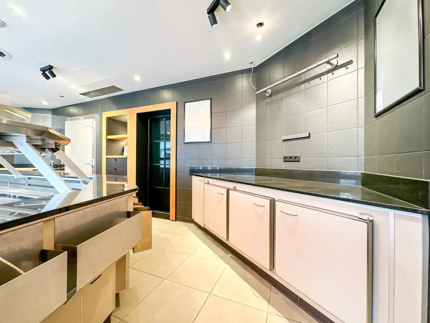 Handelpand met winkel, atelier en woonst, commerciële ligging, Torhout foto 8