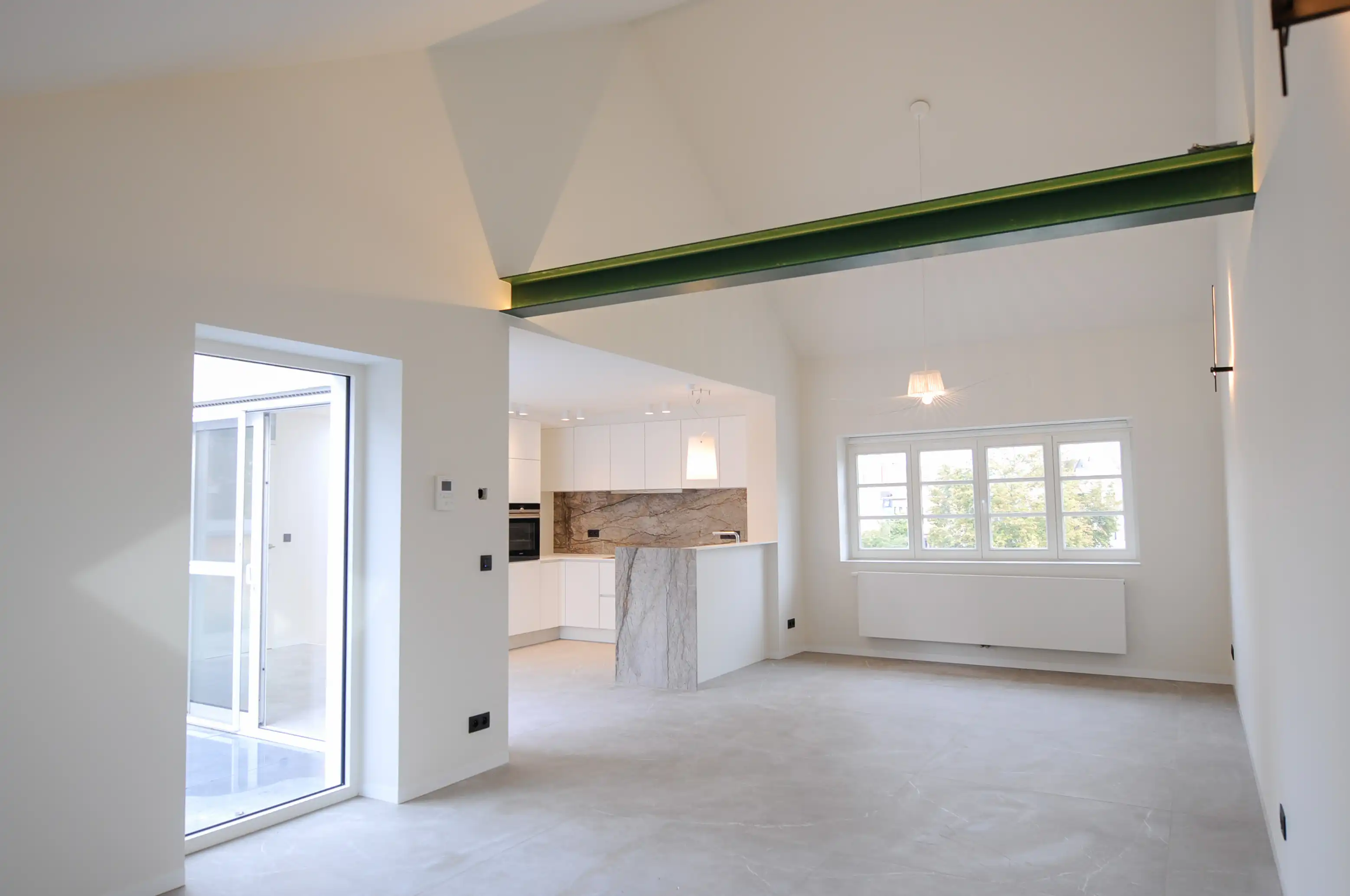 Ruime woning met groot terras foto {{pictureIndex}}