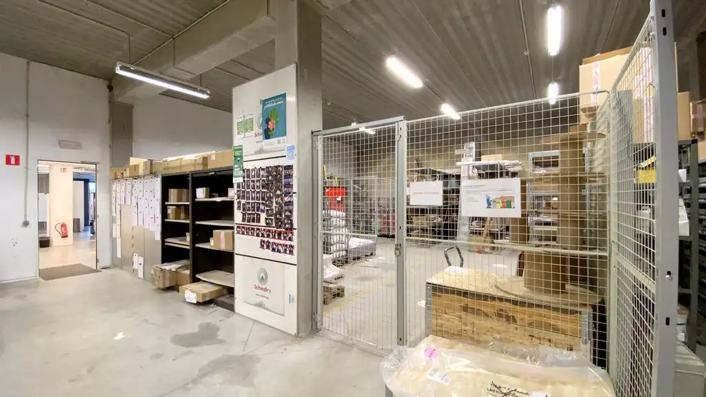 Kantoor met opslagruimte te huur in Burcht foto 13