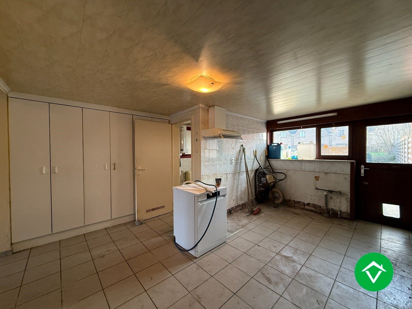 Op te frissen rijwoning met 3 slaapkamers en tuin in centrum Staden foto 4