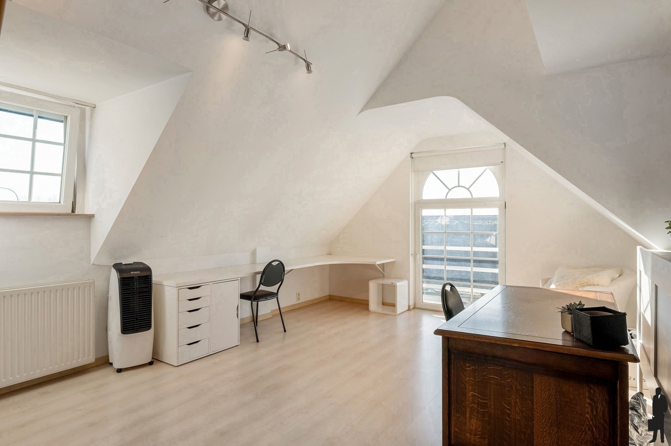 Ruime woning (ca. 225m²) met 3 grote slk’s, garage en mooie tuin op 726m² foto 13