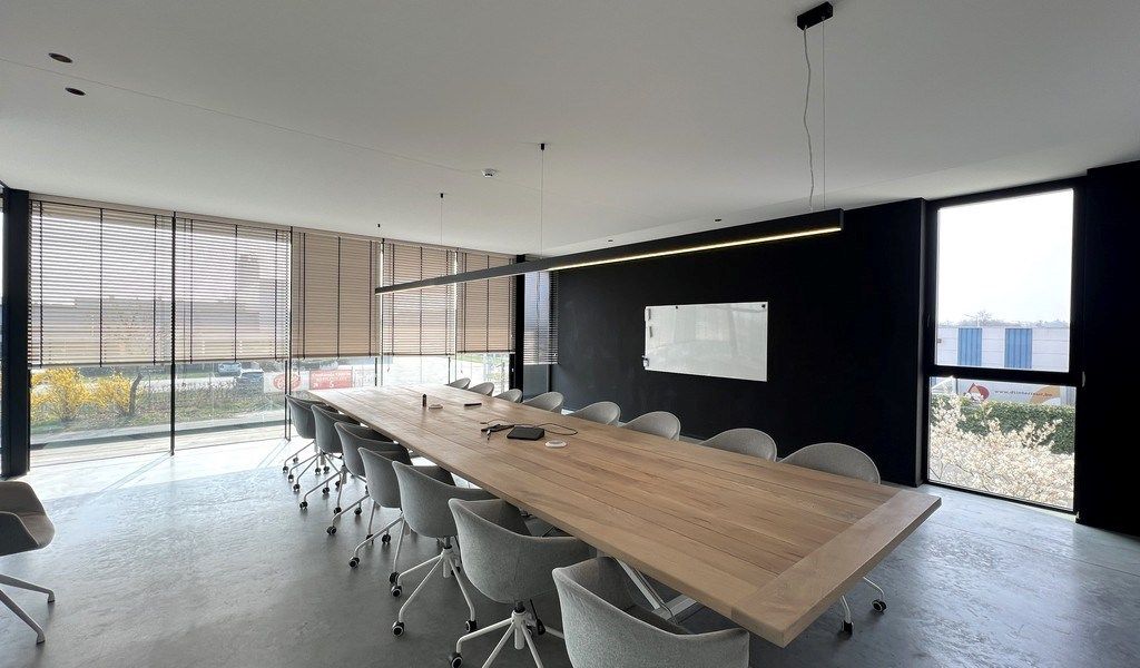 Recent bedrijfsgebouw met prachtige kantoren te huur in Lokeren foto 4