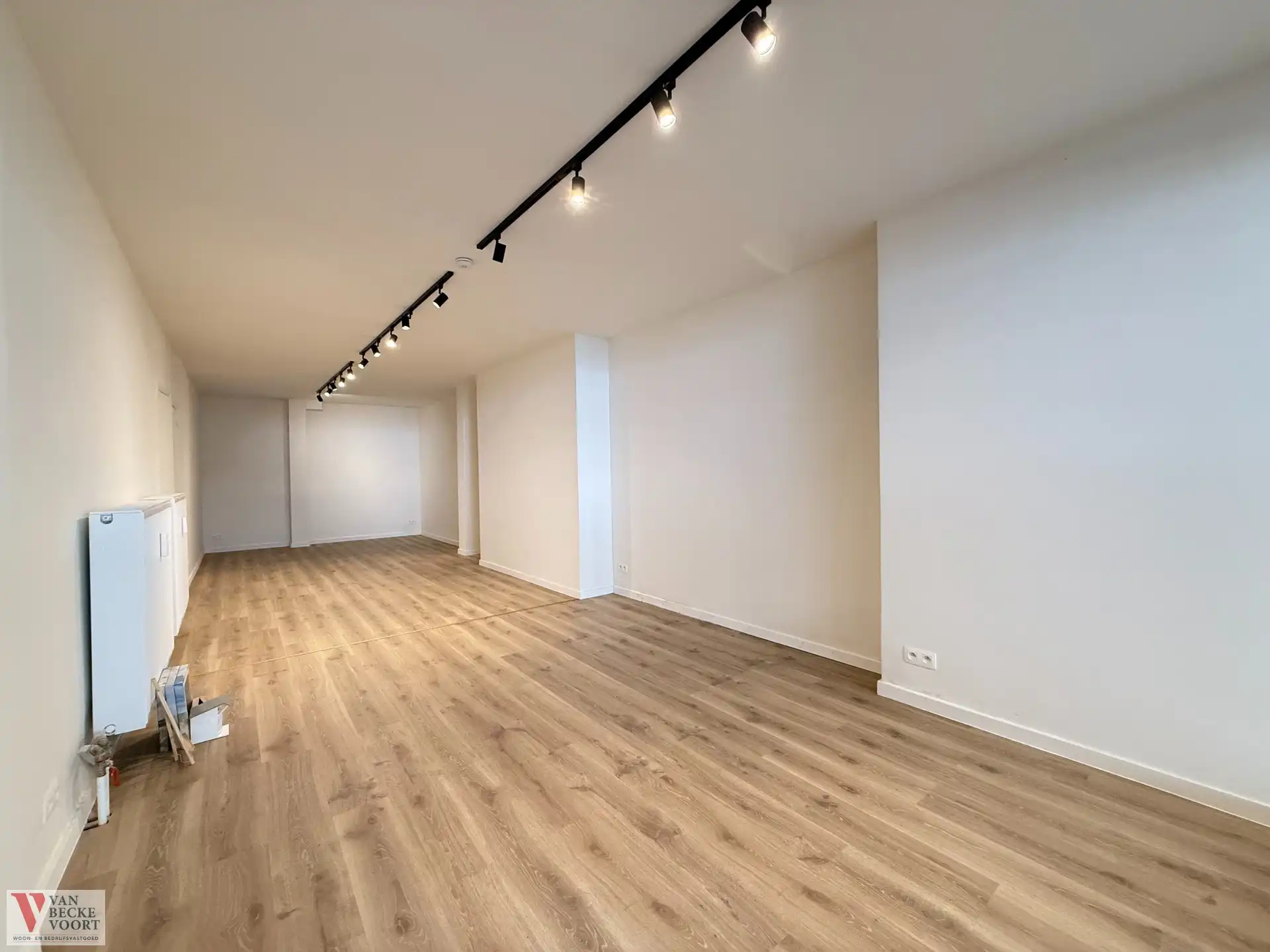 Handelsgelijkvloers 64m² foto 5