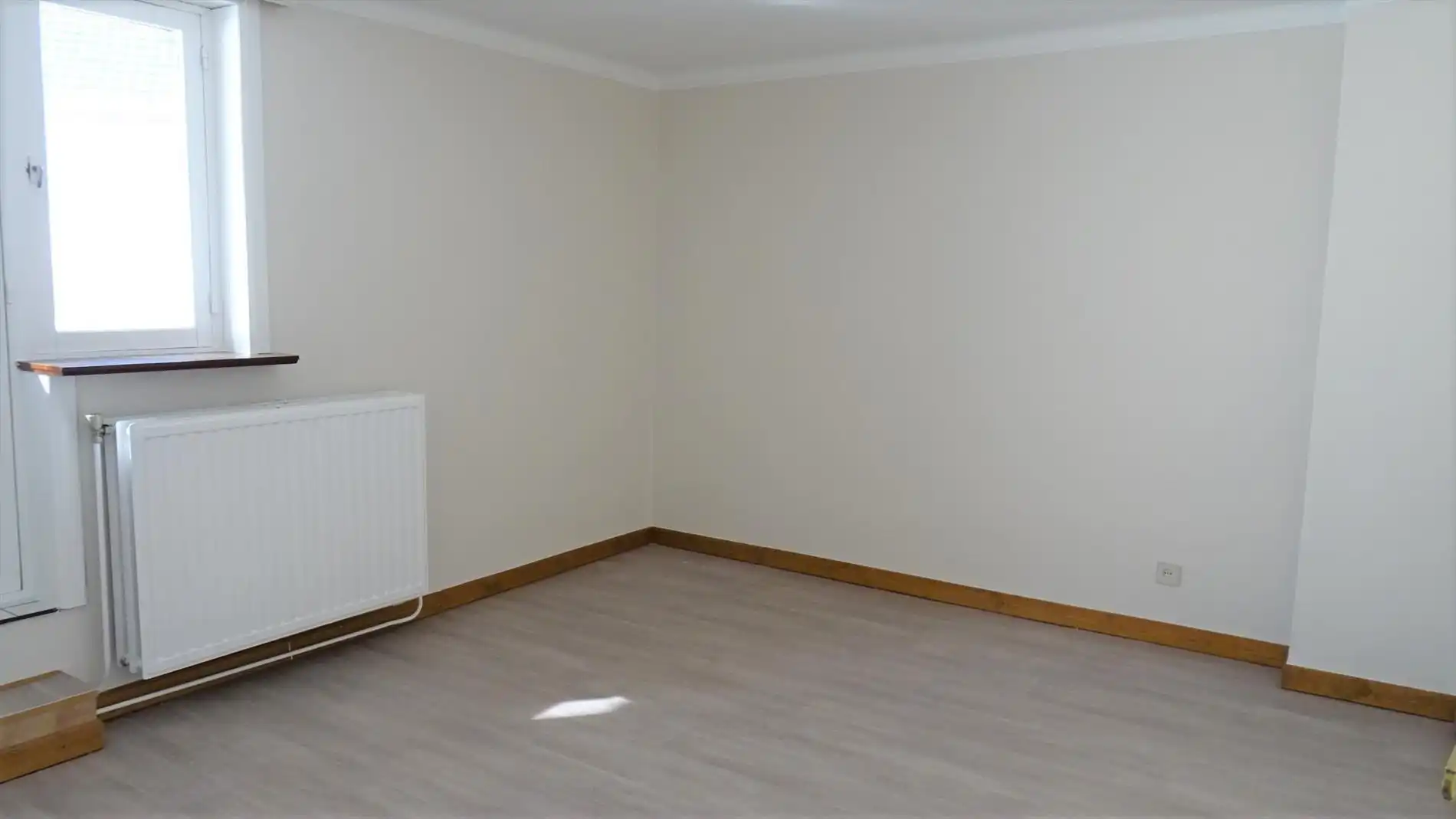 Goed gelegen, opgefrist appartement met 1 slpk en 2 kelders foto 6