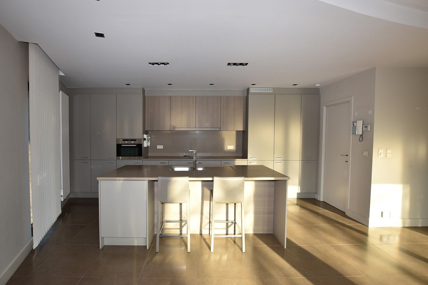 Mooi gelijkvloers appartement met twee slaapkamers en een groot terras te Wijnegem! foto 4