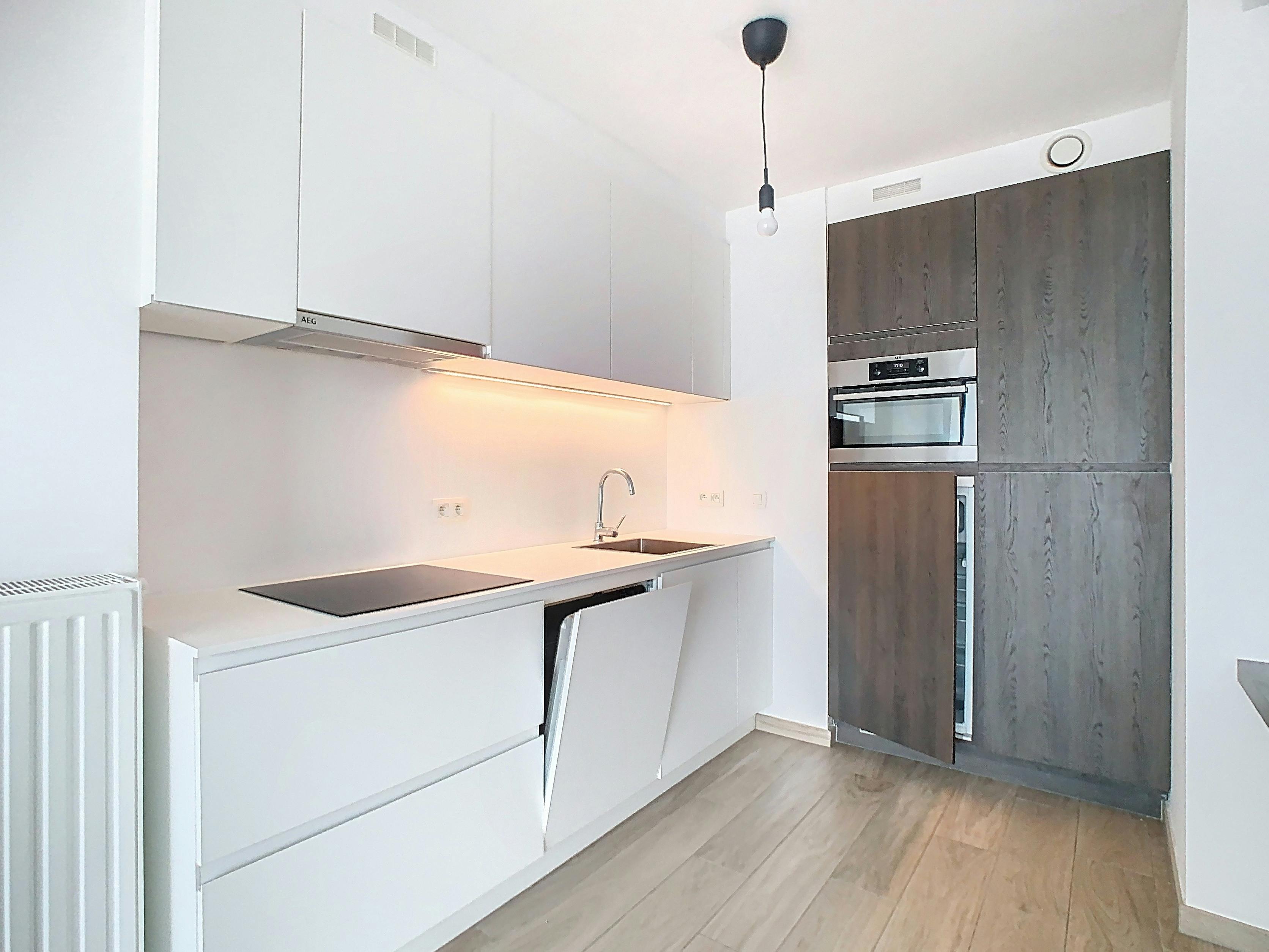 Molenbeek - Ruime studio op 15de verdieping te huur  foto 4