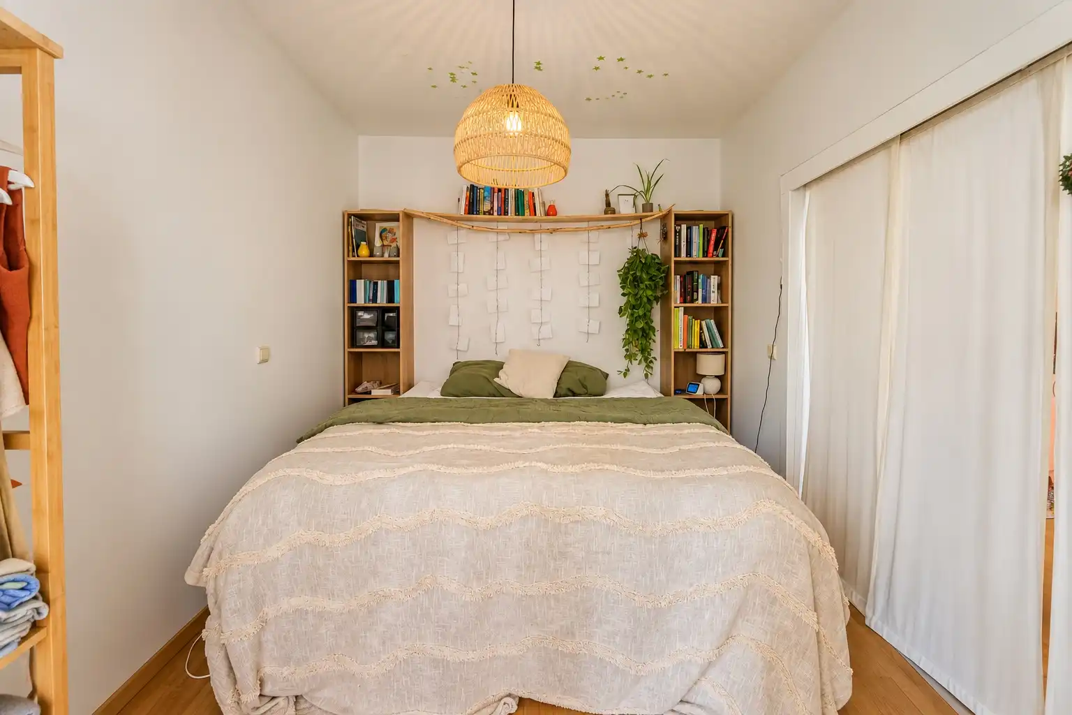 Appartement met ruim terras en uitzicht op de Karmelietenkerk foto 11