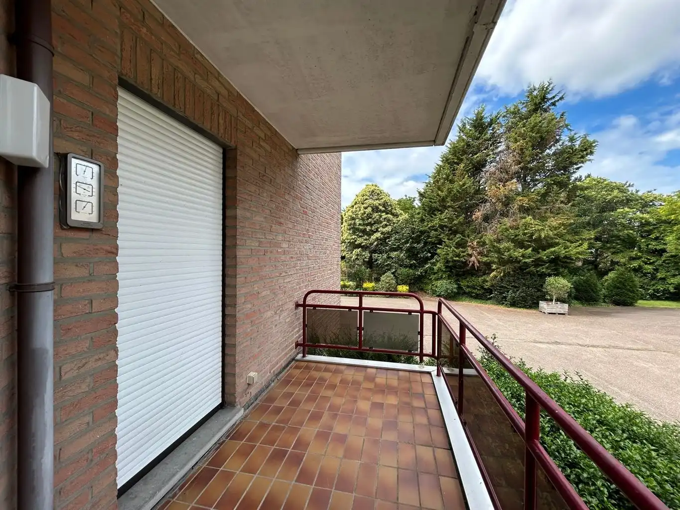 Ruim gelijkvloers appartement met 2 slaapkamers, terras, kelderberging en afgesloten garagebox. foto 5