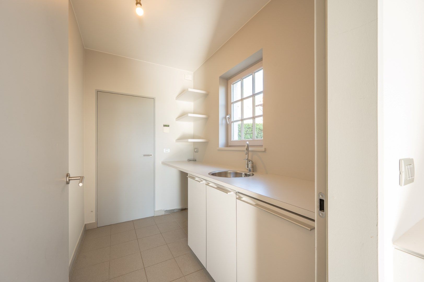 Exclusieve alleenstaande villa met panoramisch zicht over de Polders foto 9