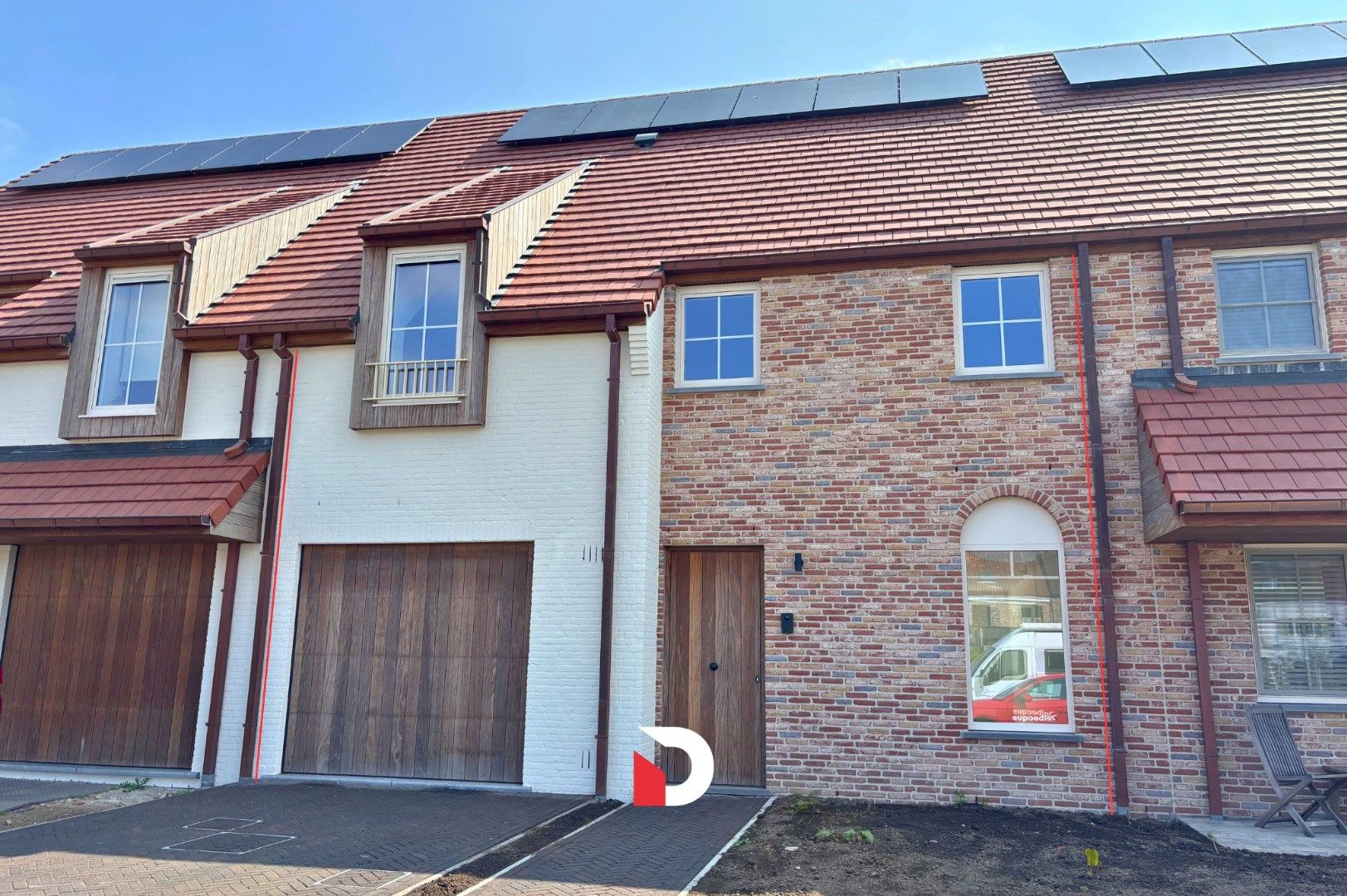 Nieuwbouwwoning met 4 slaapkamers en 2 badkamers foto {{pictureIndex}}