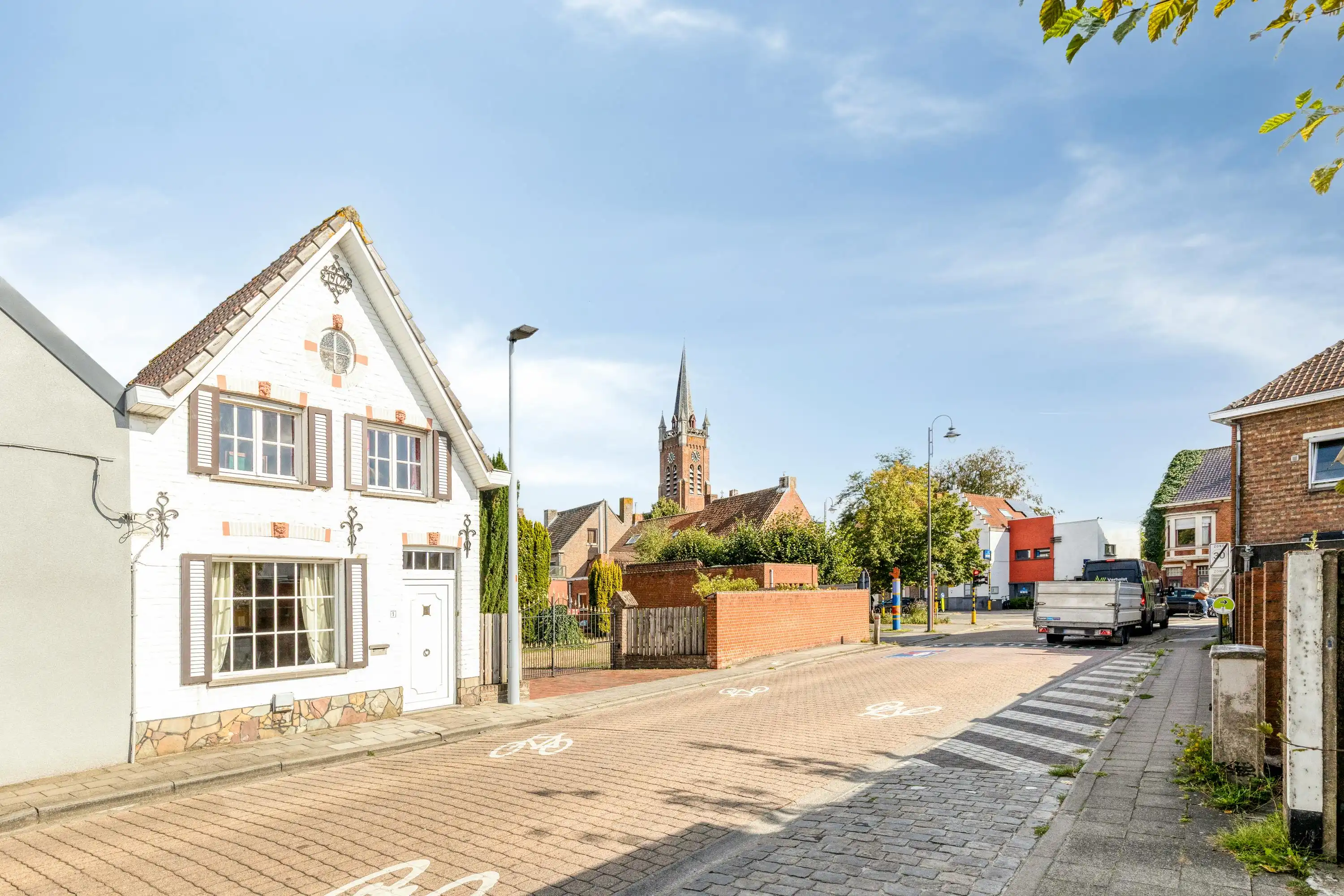 Hoofdfoto van de publicatie: Halfopen huis / grond (537m²) met potentieel in hartje Sijsele (Damme)