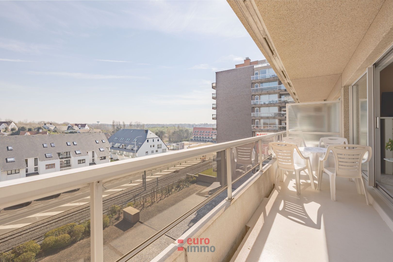 Ruime zuidgerichte studio te koop in Nieuwpoort! foto {{pictureIndex}}