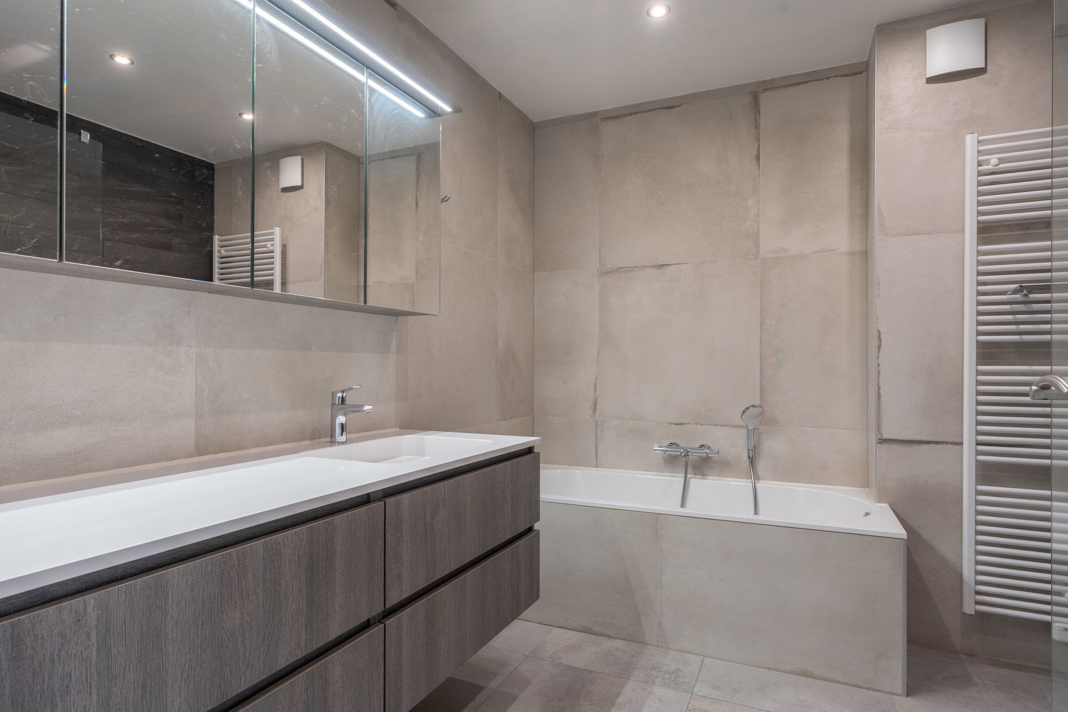 Ruim 2-slaapkamer appartement met garage te Turnhout foto {{pictureIndex}}