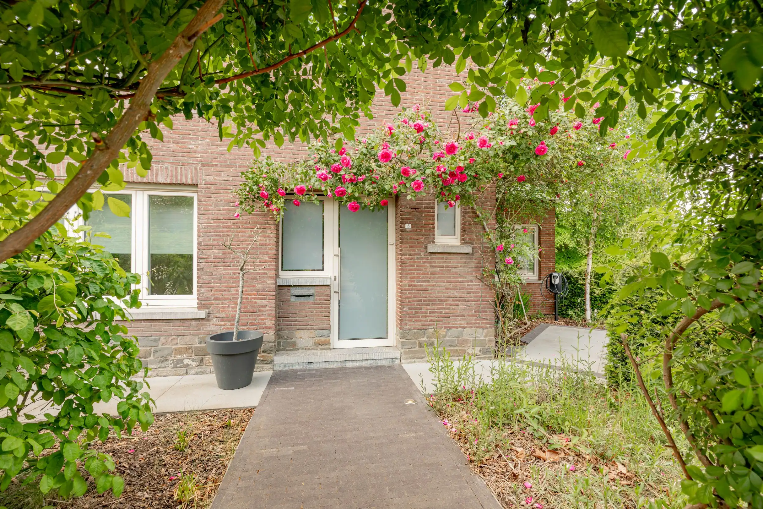 Prachtige hoekwoning op toplocatie foto 8