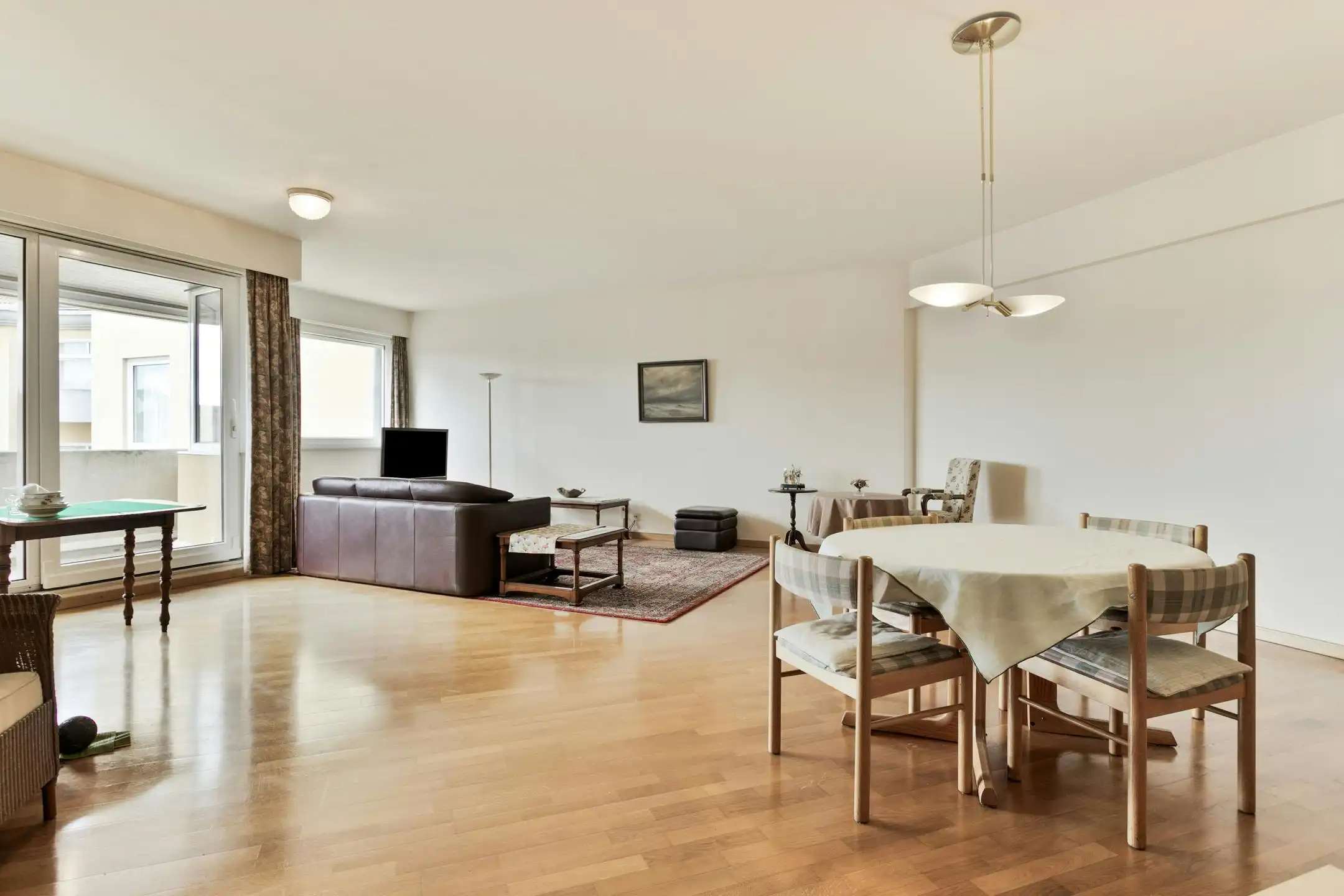 Lichtrijk 2 slaapkamer appartement te koop in Brugge centrum foto 3