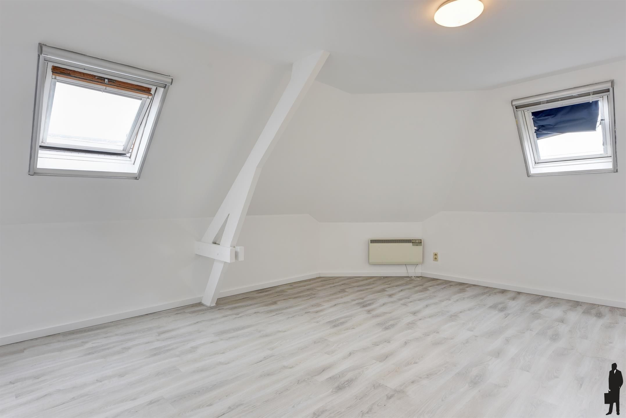 Handelszaak met bovenliggend appartement in Turnhout foto 11