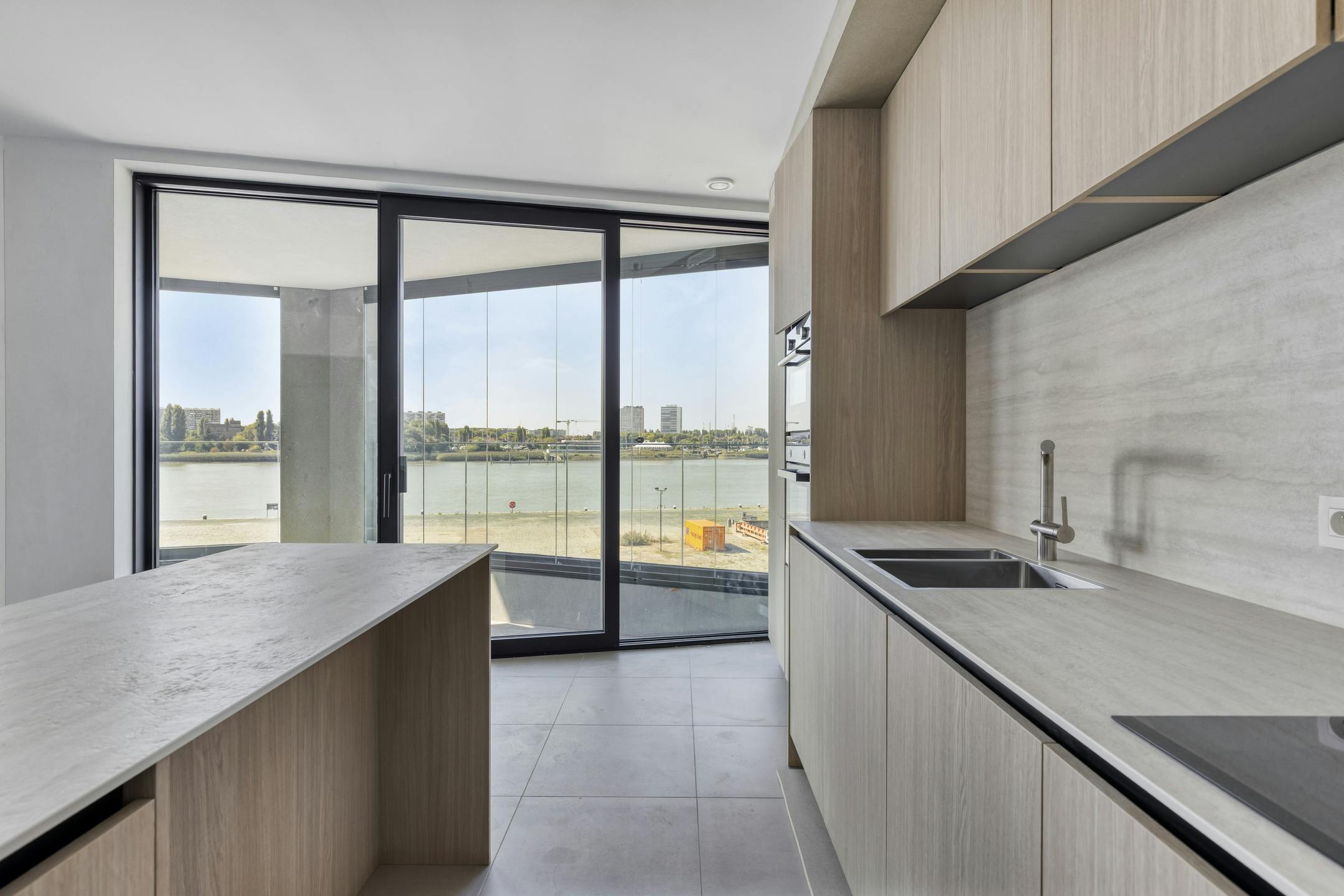 A0203 Rivert nieuwbouwappartement te Antwerpen  foto {{pictureIndex}}