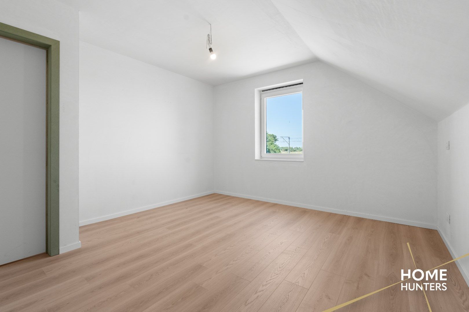 Halfopen nieuwbouwwoning in moderne stijl foto 7