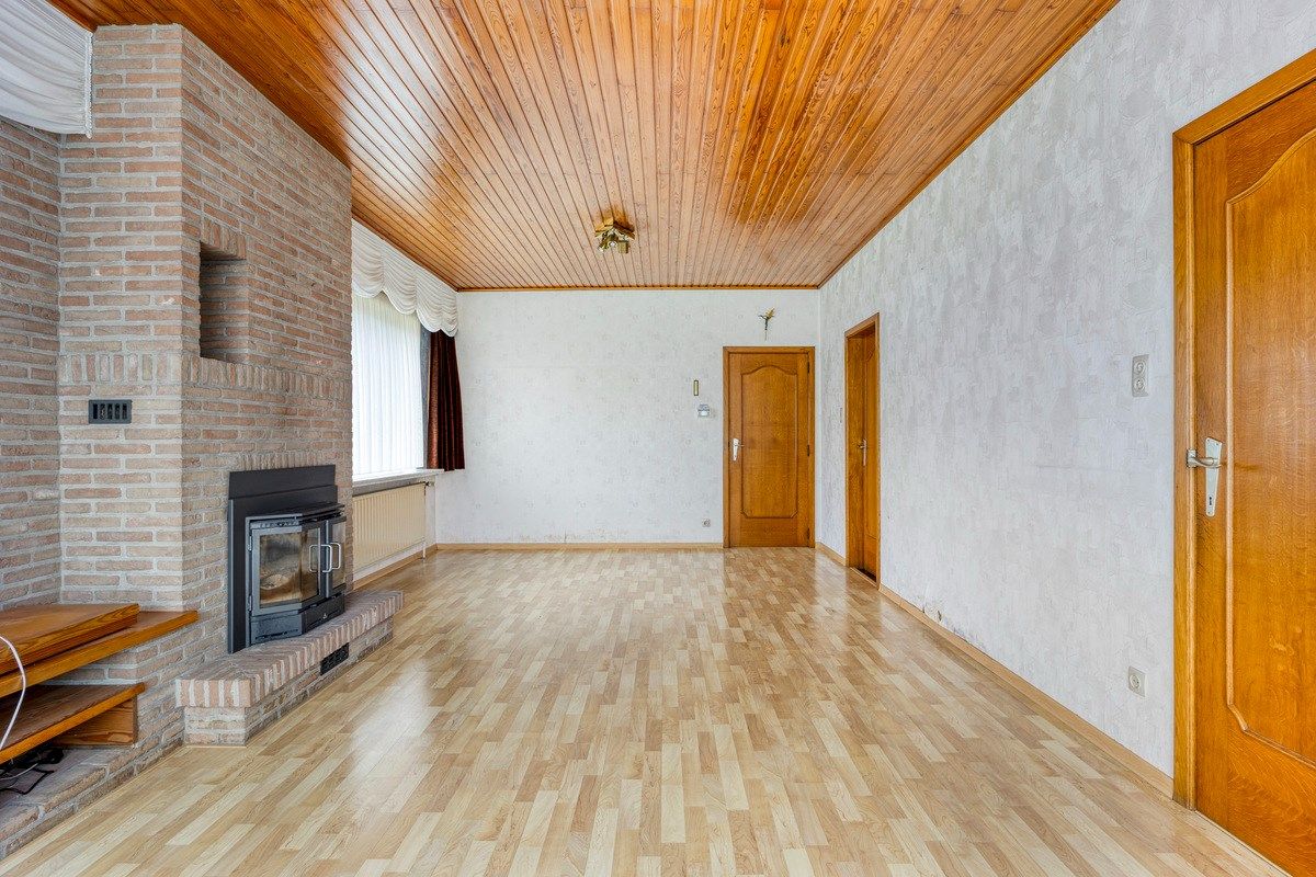 Ruim ingedeelde gelijkvloers woning met 4 slpks en bijgebouw/stal op 32 are foto 6