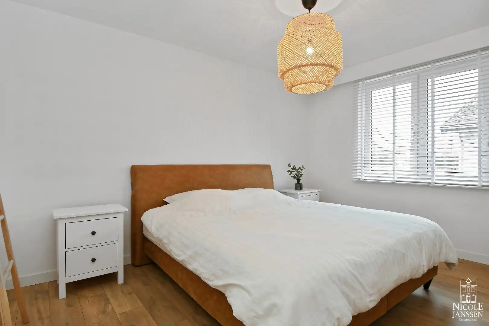 Charmante vrijstaande gezinswoning met grote garage en mooie tuin   foto 14