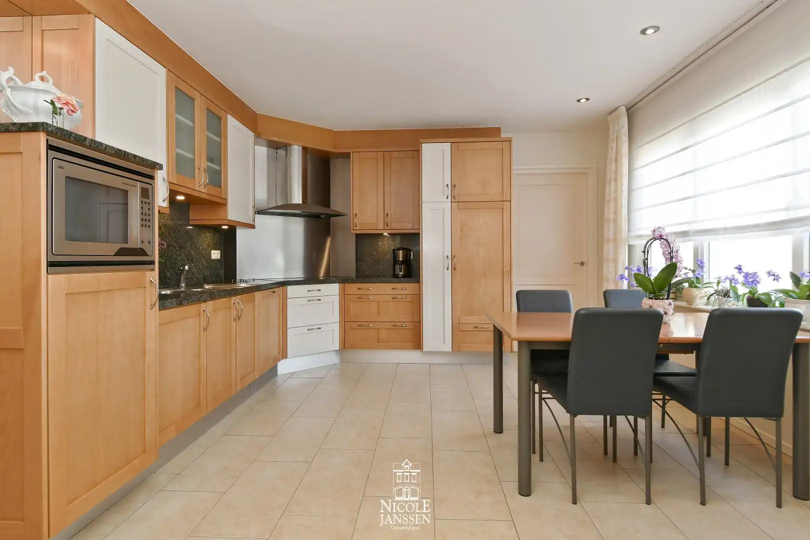 Stijlvolle villa met 4 slaapkamers, 2 badkamers en een prachtige tuin foto 12