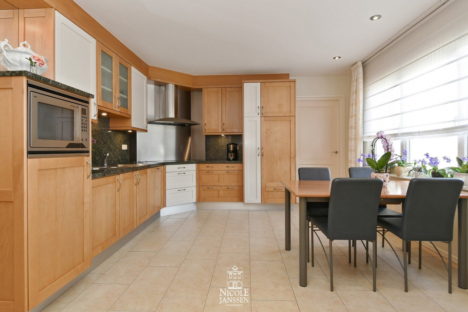 Stijlvolle villa met 4 slaapkamers, 2 badkamers en een prachtige tuin foto 12