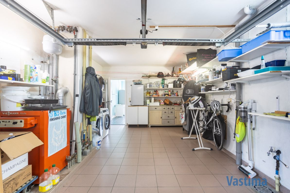 Halfopen bebouwing met zonnige tuin in doodlopende straat foto 14