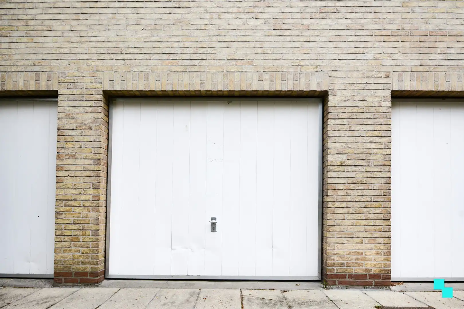 Garage te huur Honzebroekstraat 13-15 - 8800 Roeselare
