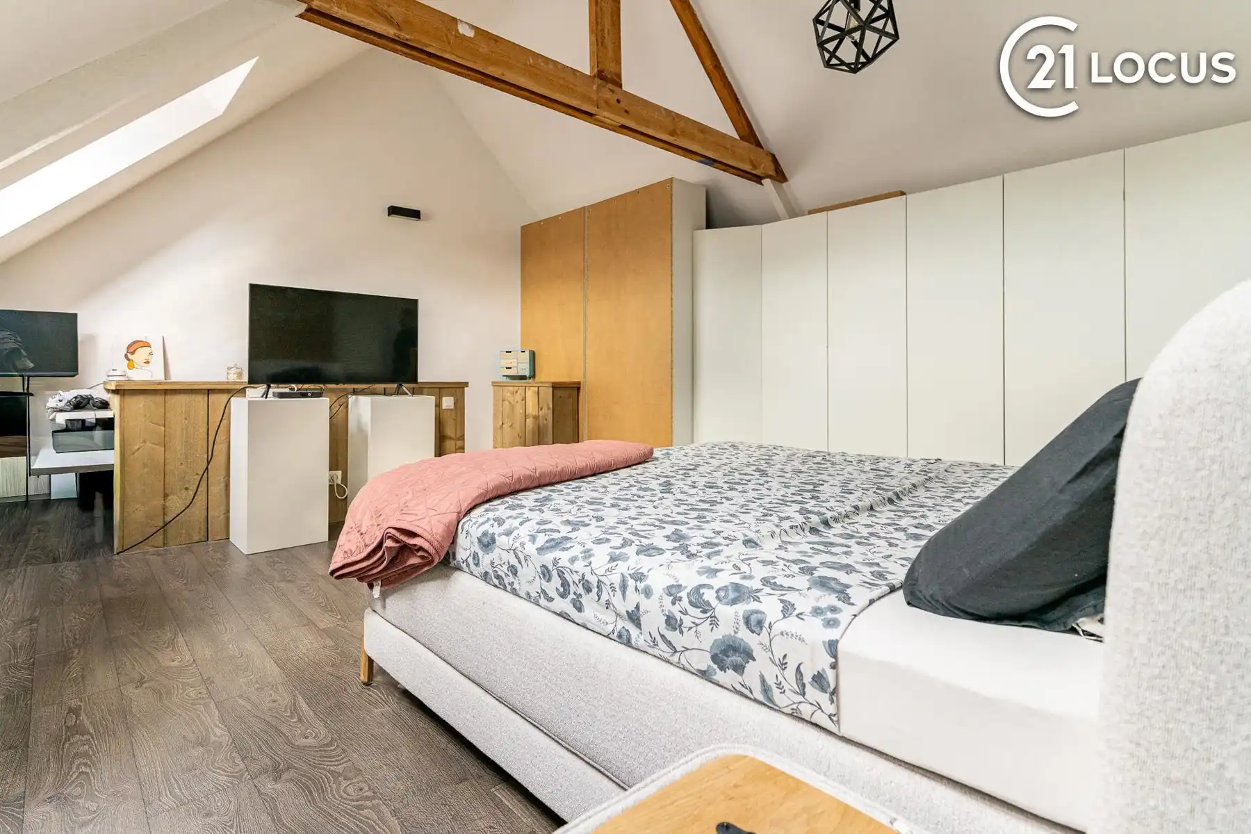 Lichtrijke woning met ruime leefkeuken en garage foto 20