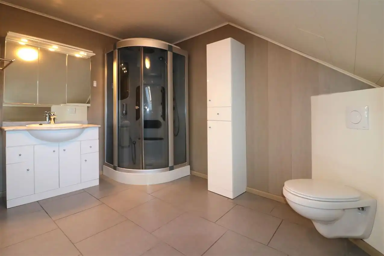 Handelswoonst met volledig uitgeruste frituur en appartement foto 28