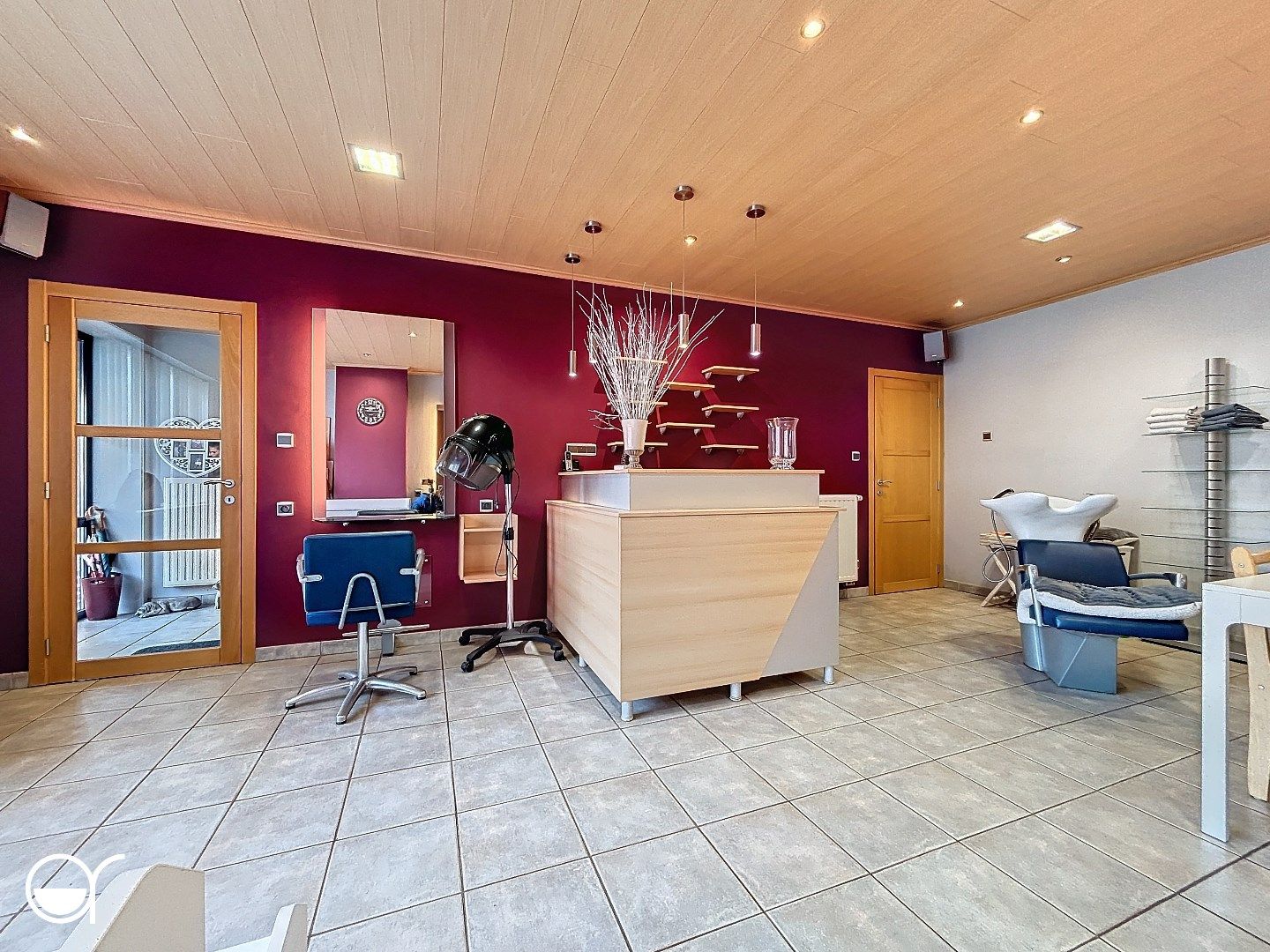 Ruime woning met vier slaapkamers, tuin, garage en mogelijkheid voor zelfstandige activiteit foto 4