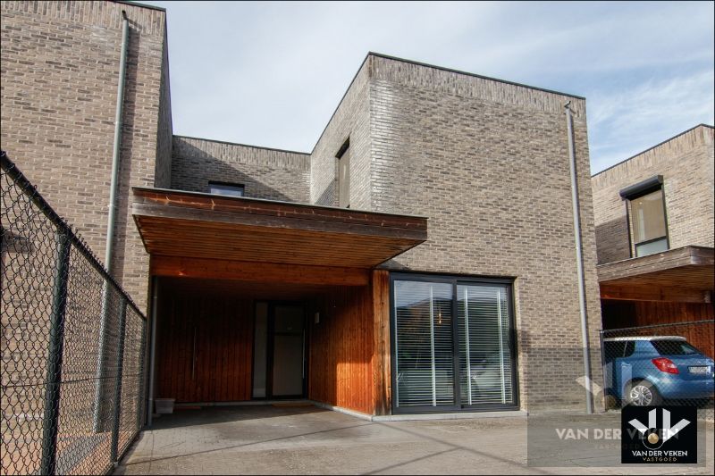 Instapklare, recente en energiezuinige woning met 3 slpk en volledig omheinde tuin foto 2