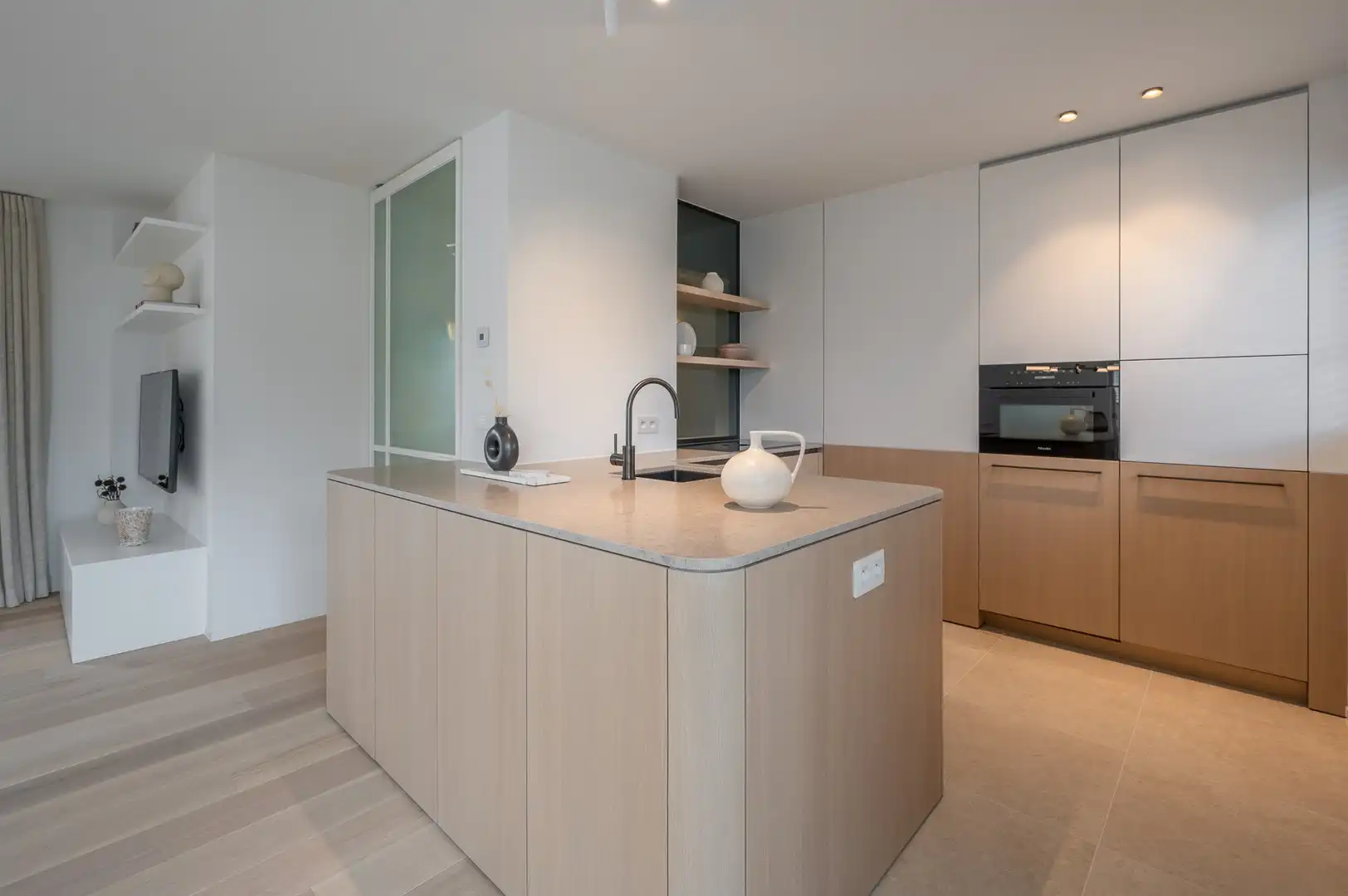 Luxueus gerenoveerd hoekappartement met zeezicht vlakbij de wandeldijk in het Zoute. foto 8