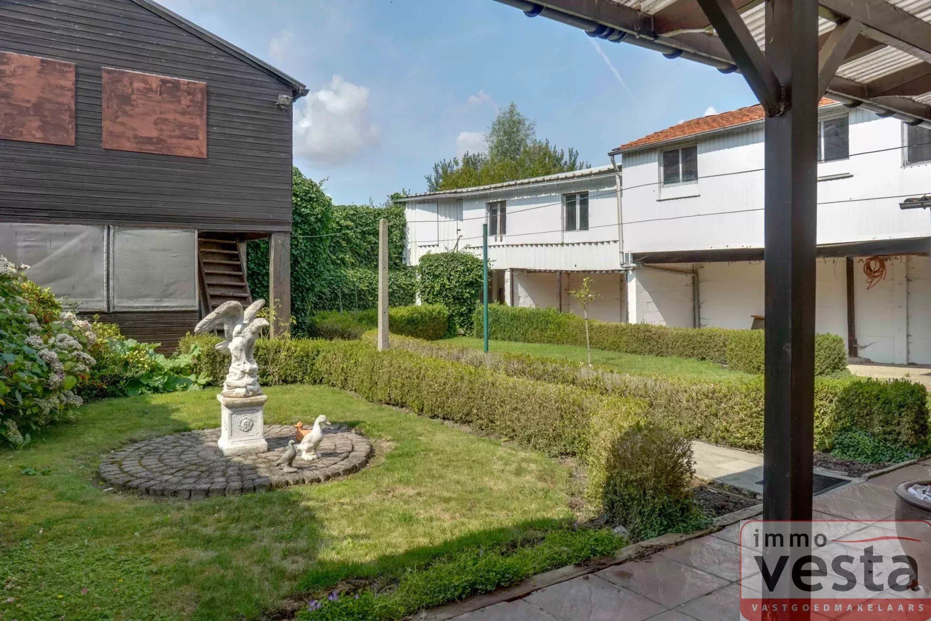 Te renoveren woning met landelijke ligging foto 24