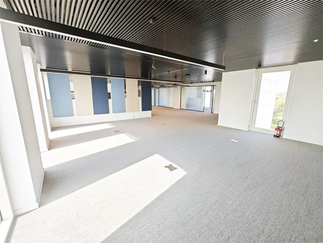 RECENTE KANTOREN INCL. 9 PARKINGS NAAST E40 foto 10