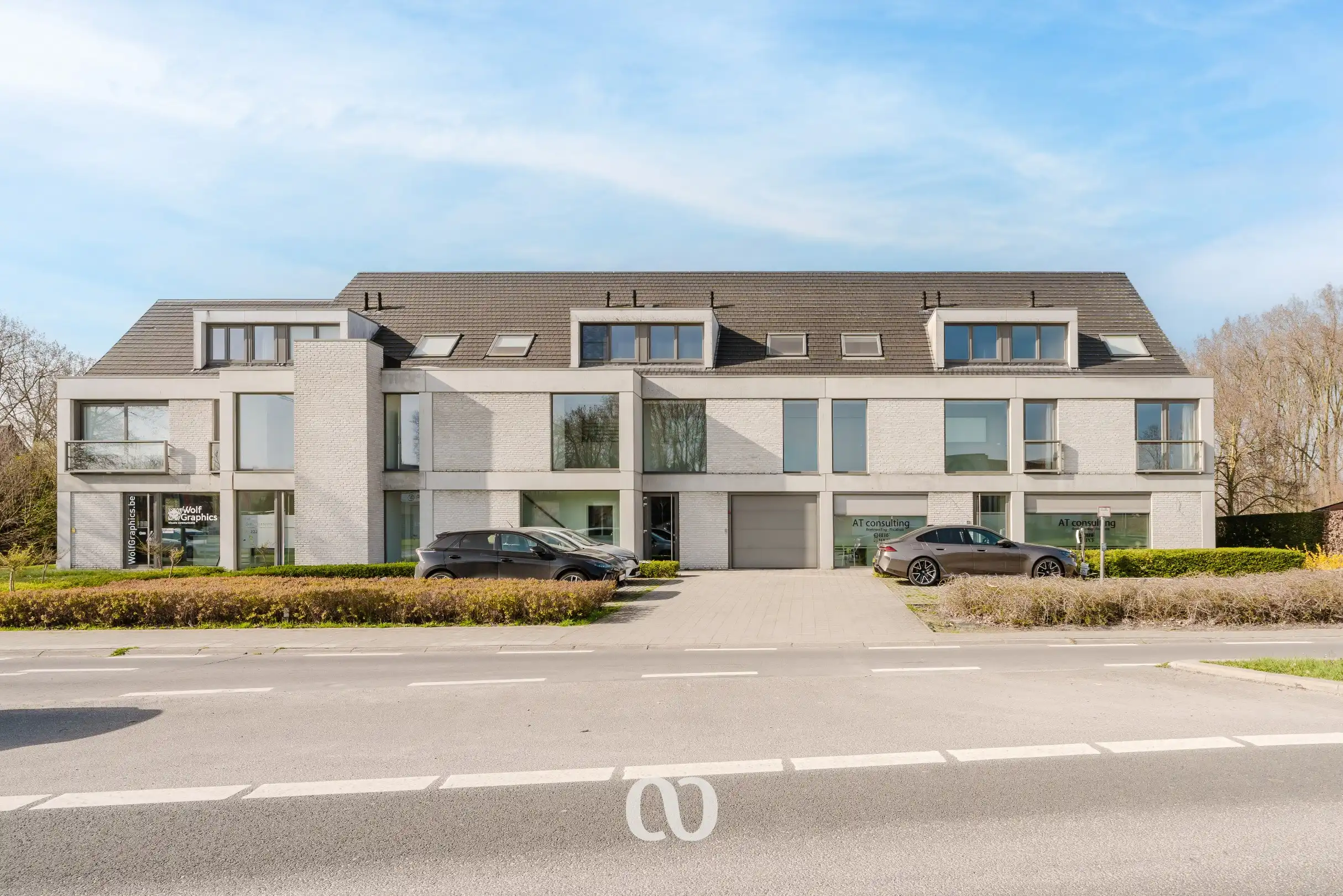 Instapklaar duplex-appartement met terras, zolder en prachtig uitzicht foto 2