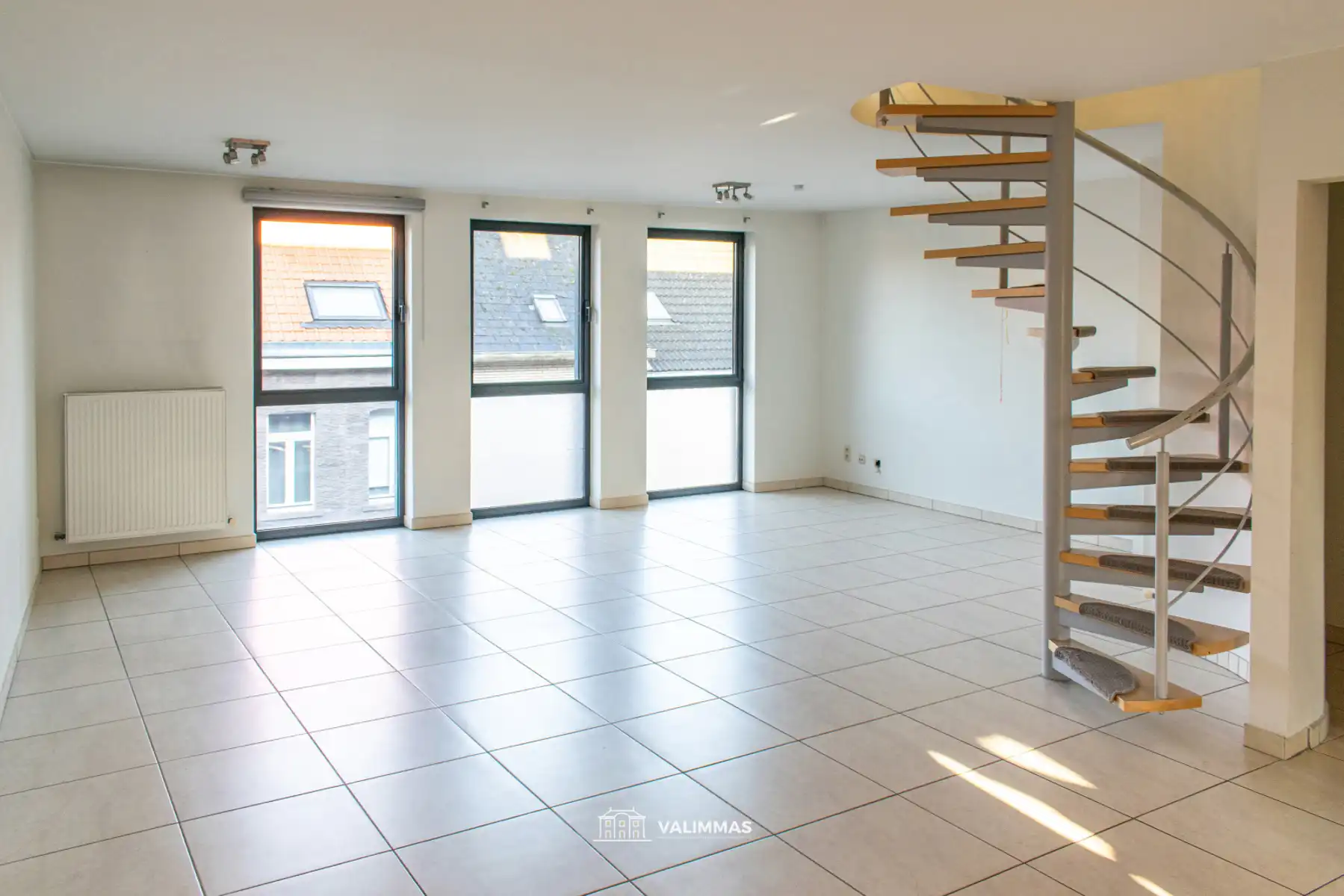 Ruim duplex-appartement met terras, grote kelder en zolder foto 3